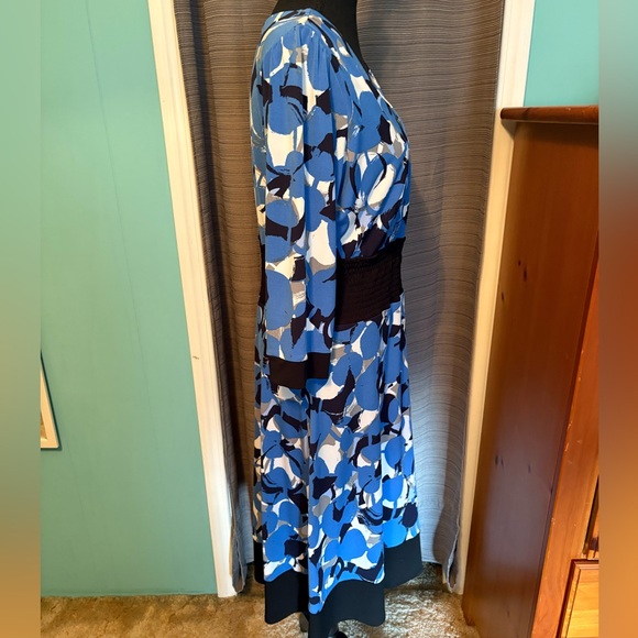 Women’s dress - Picture 3 of 7